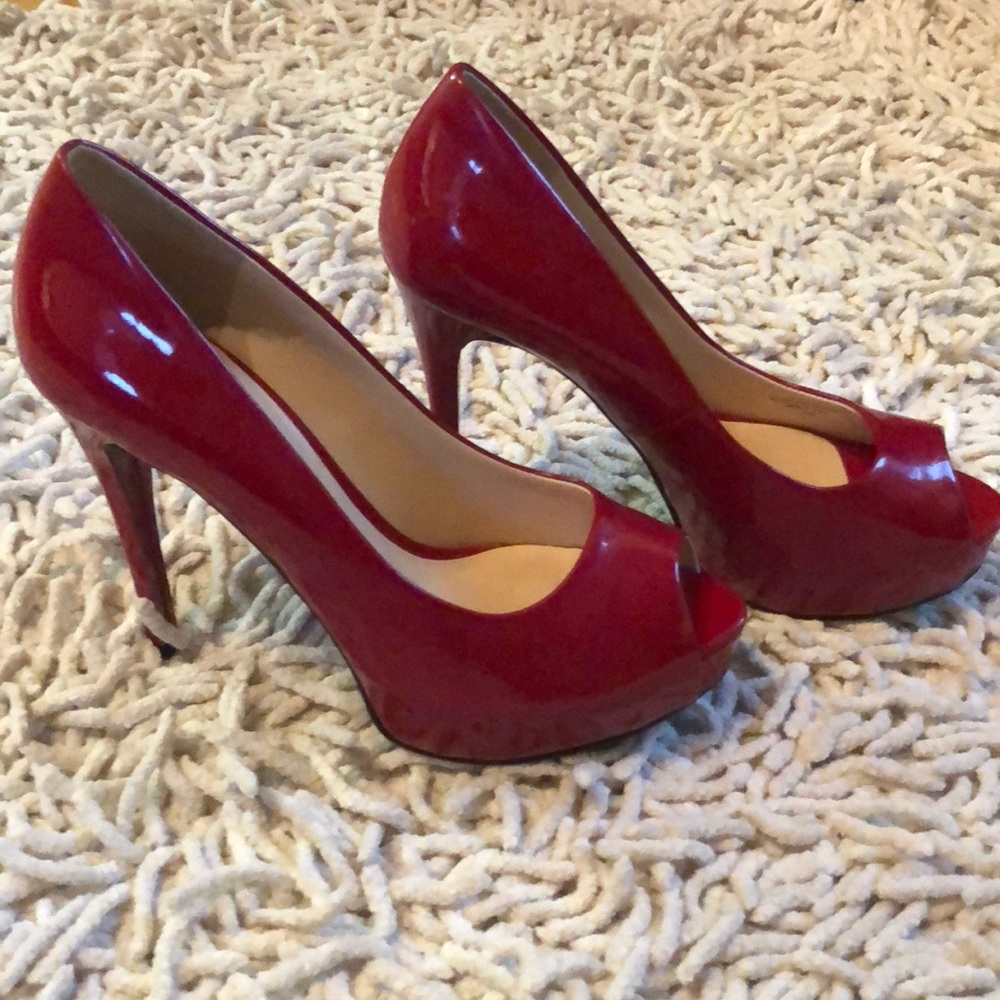 Red guess peep toe 5.5